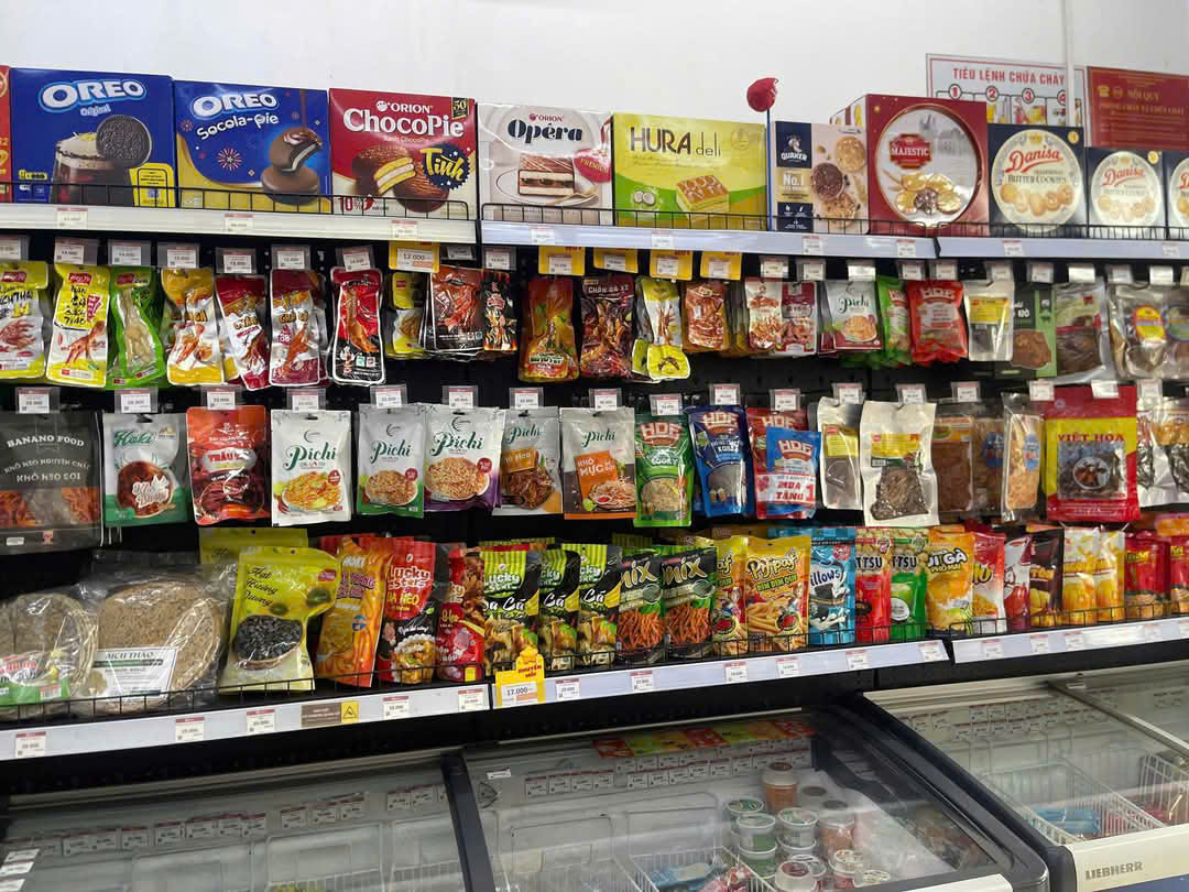 Chân Gà Ăn Liền: Món Ăn Vặt Quốc Dân Gây Sốt – Lý Do Khiến Ai Cũng Mê !